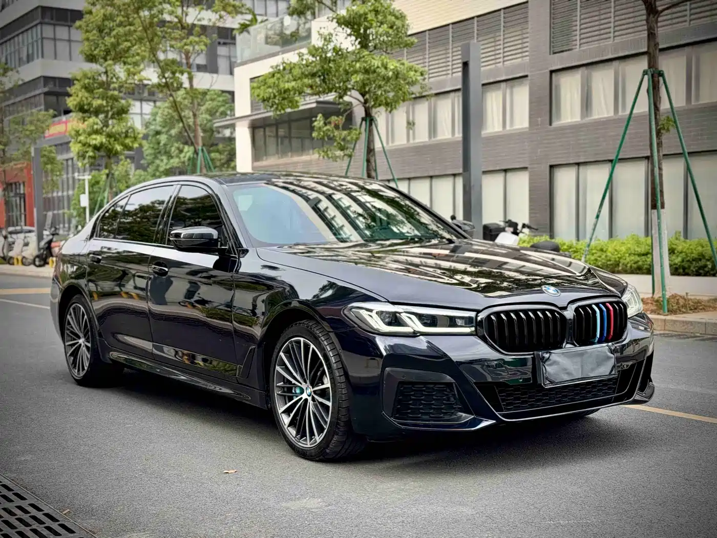 BMW 5 Series 2021 530Li Leading M Sport Package фото 3