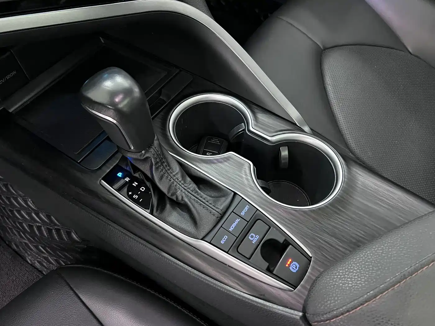 Toyota Camry 2021 2.5G Luxury Edition фото 20