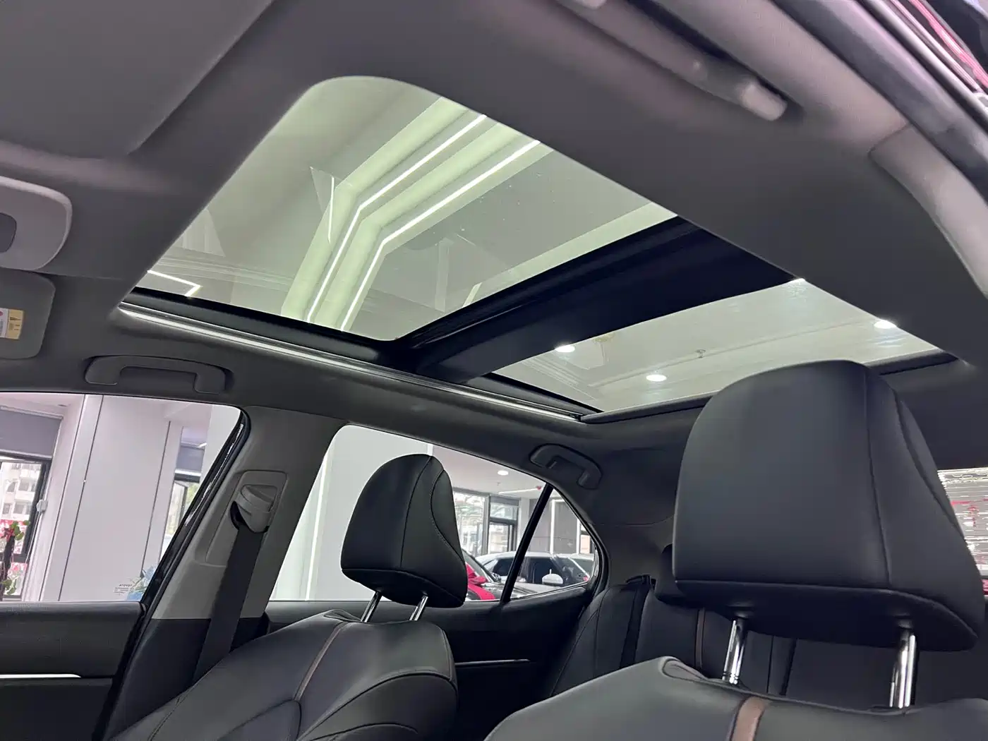 Toyota Camry 2021 2.5G Luxury Edition фото 21