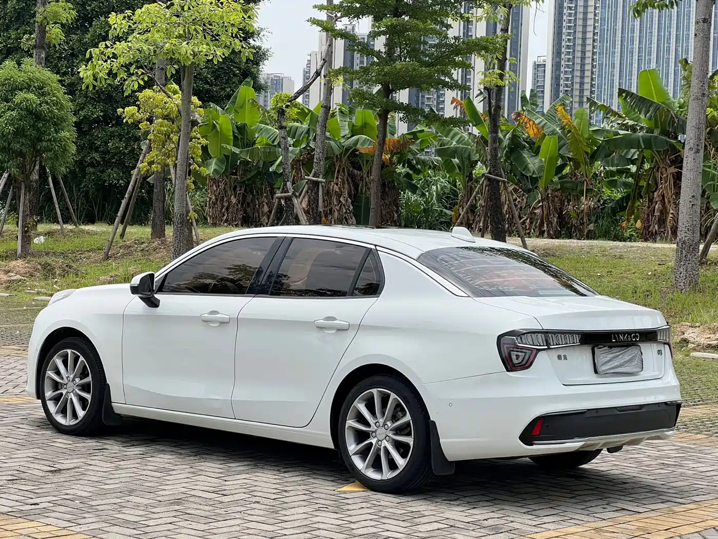 Lynk & Co 03 2018 1.5TD DCT Power Pro Version China V фото 16