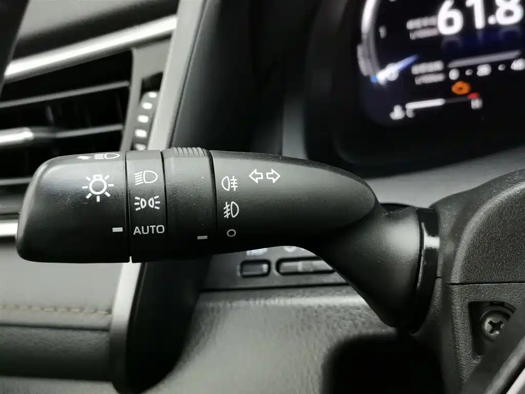 Toyota Camry 2021 2.5G Luxury Edition фото 21