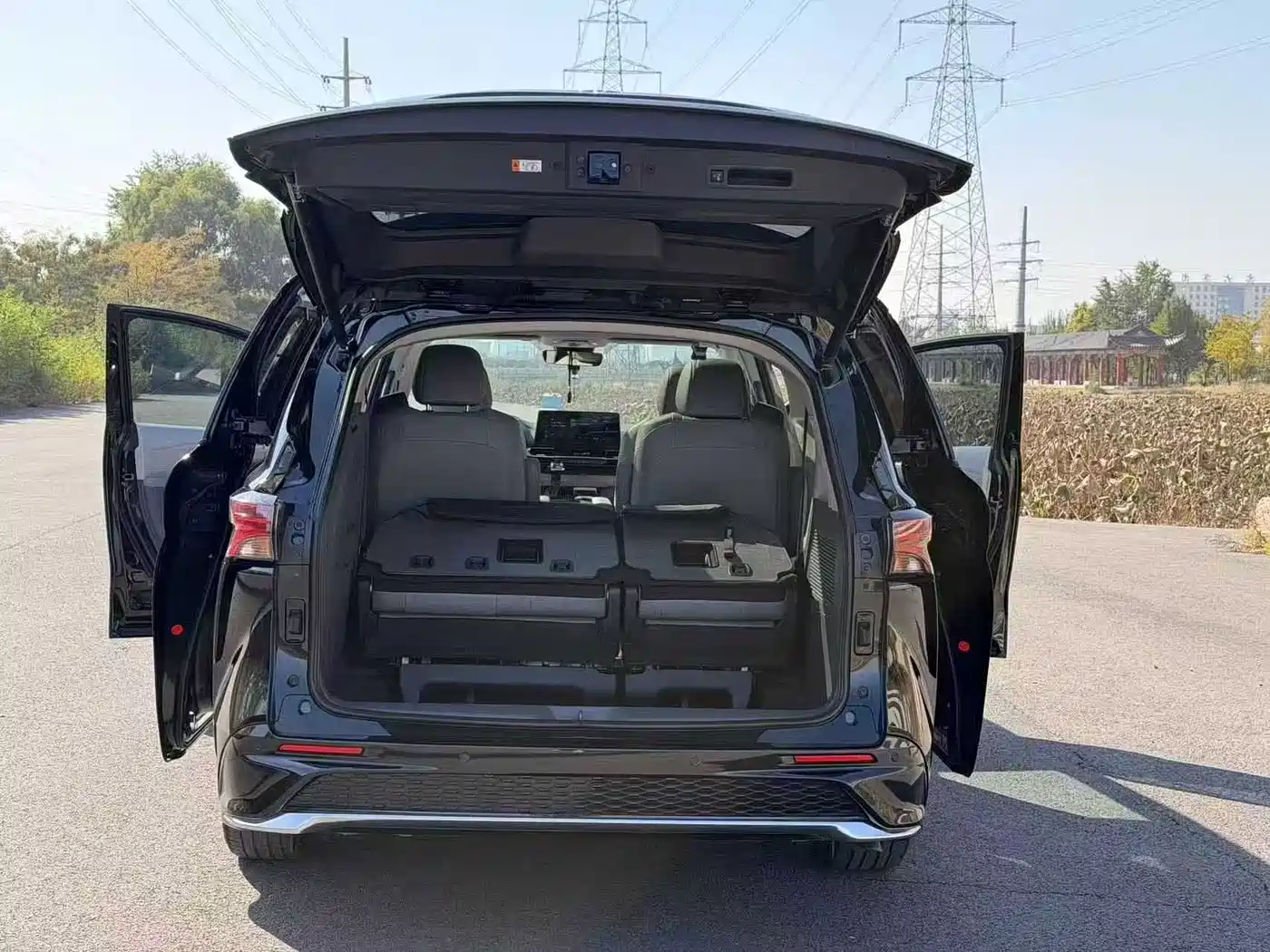 Toyota Granvia 2023 2.5L Hybrid Prestige PLUS Edition фото 12
