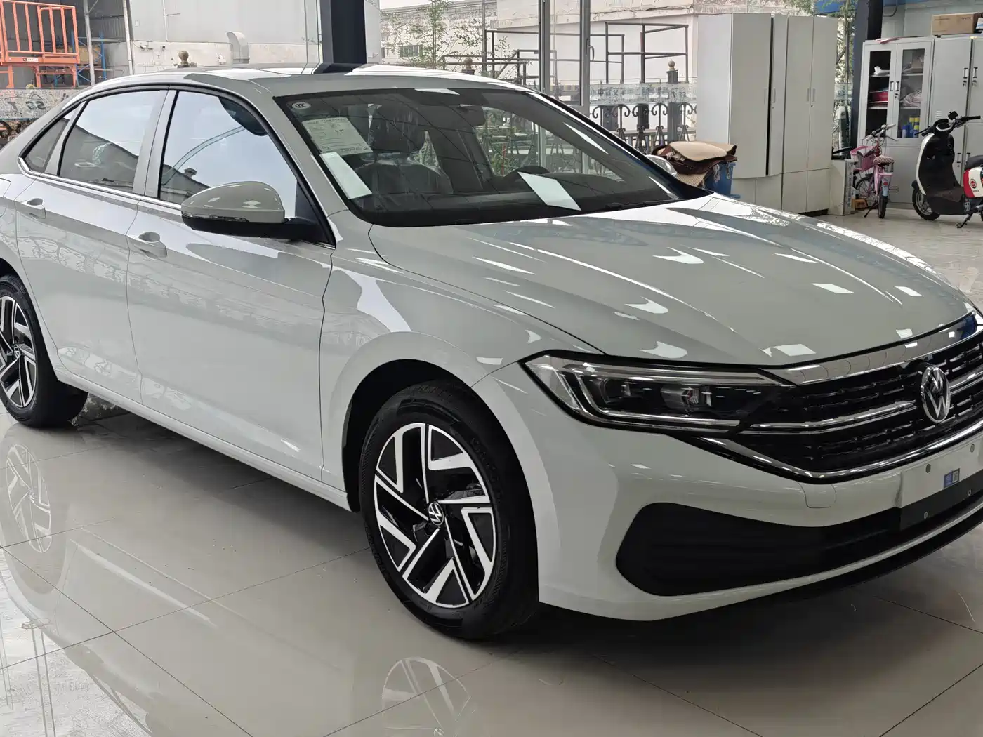 Volkswagen Sagitar 2025 300TSI DSG Flying Leap Edition фото 3