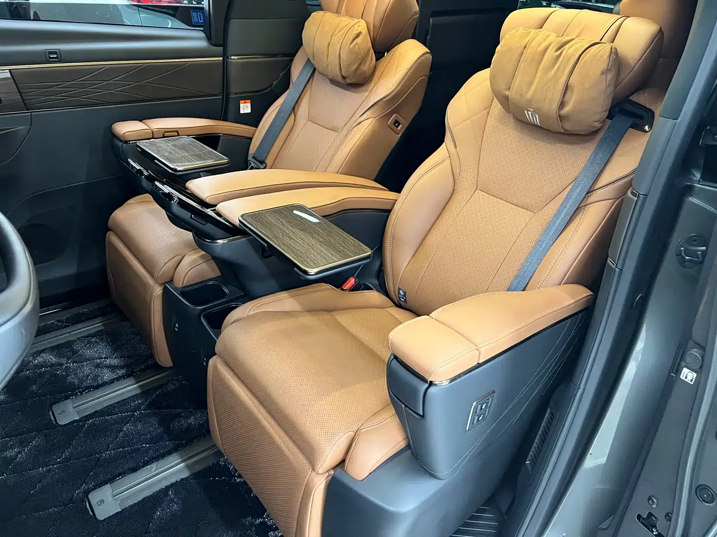 Toyota Vellfire 2026 2024 Crown Hybrid 2.5L Executive Premium Edition
