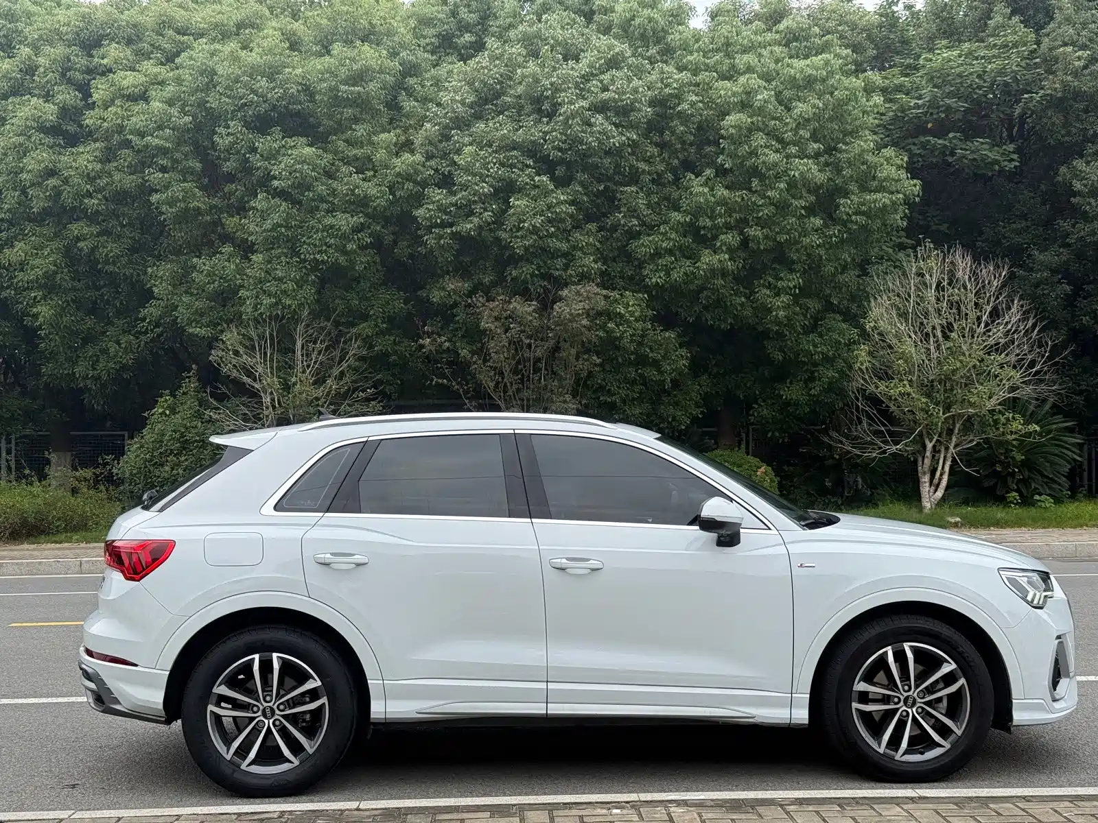 Photo 4 - Audi Q3