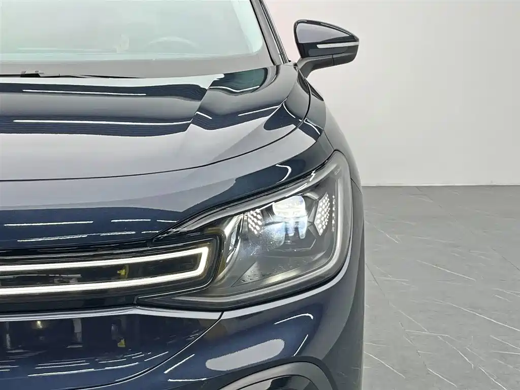 VOLKSWAGEN ID.6 CROZZ