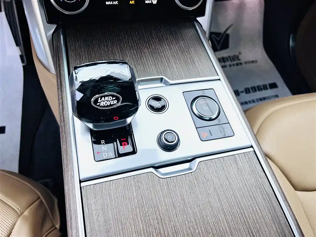 Land Rover Range Rover 2023 3.0 L6 360PS Golden Age Edition фото 14