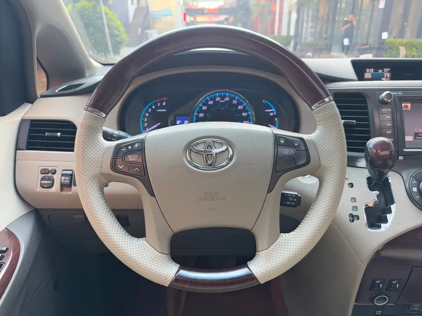 Toyota Sienna 2011 2011 3.5L 4WD Automatic