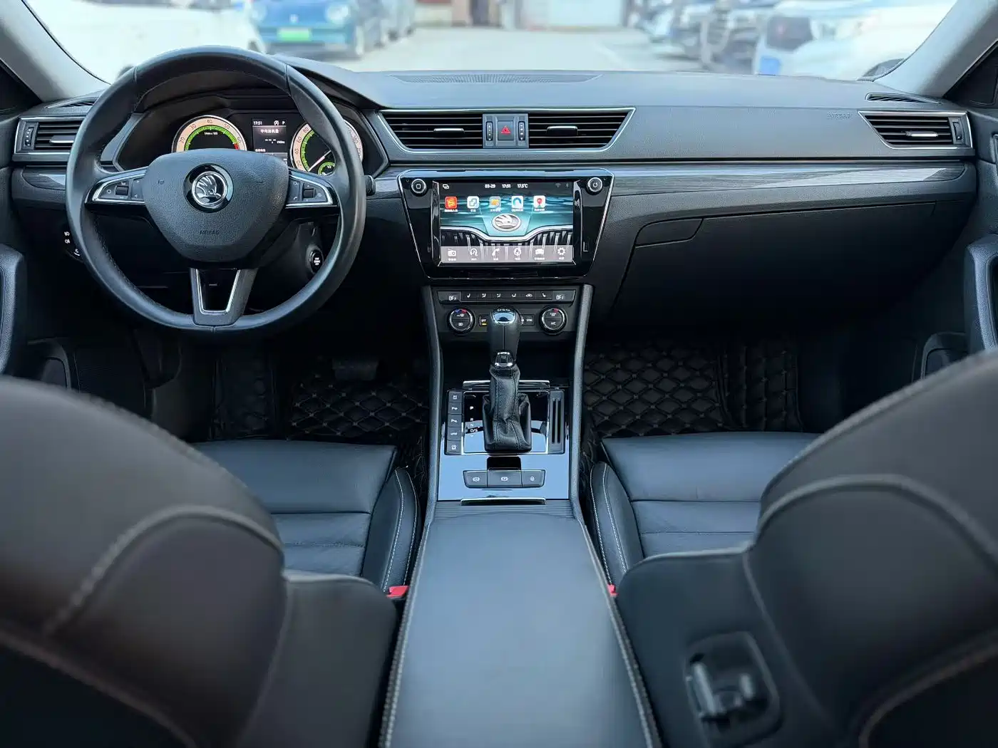 Škoda Superb 2018 TSI330 DSG Luxury Edition China V фото 4