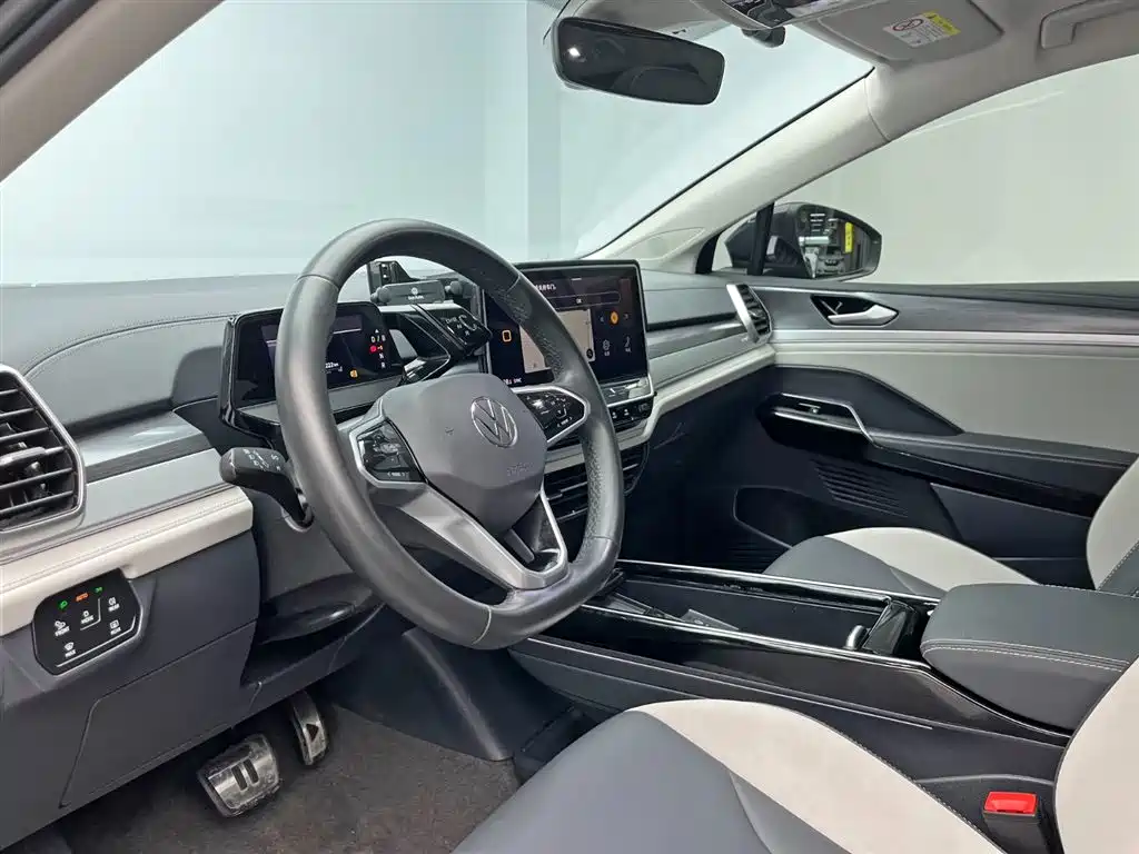 VOLKSWAGEN ID.6 CROZZ