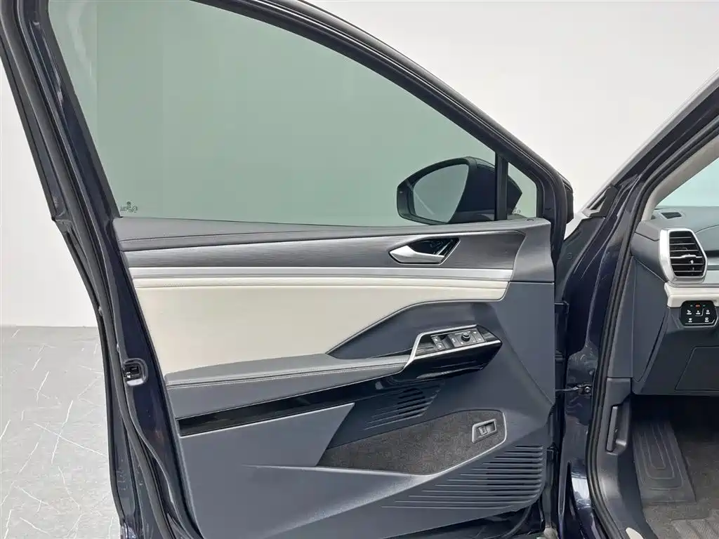 VOLKSWAGEN ID.6 CROZZ