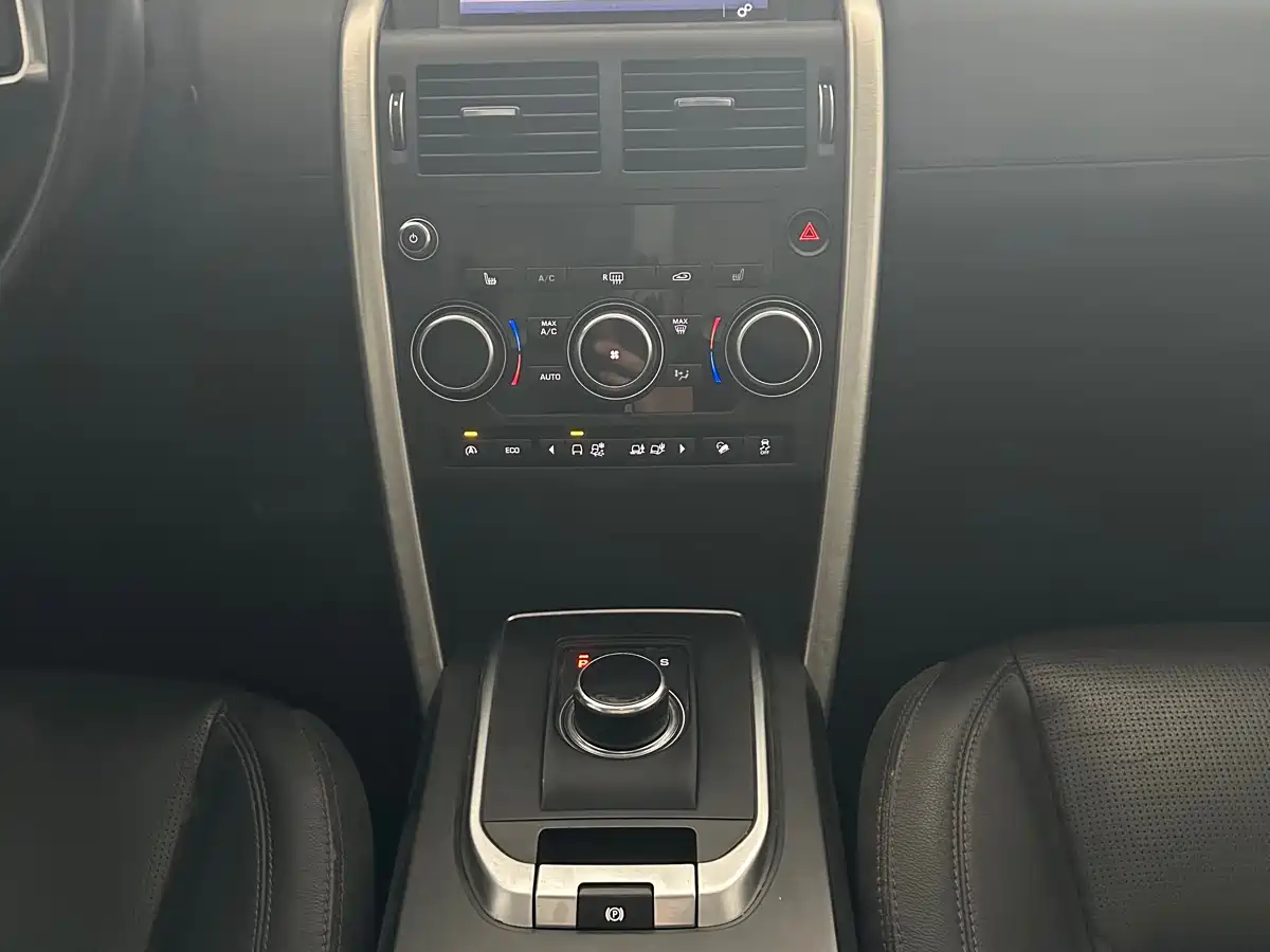 Land Rover Discovery Sport 2017 2.0T HSE фото 10