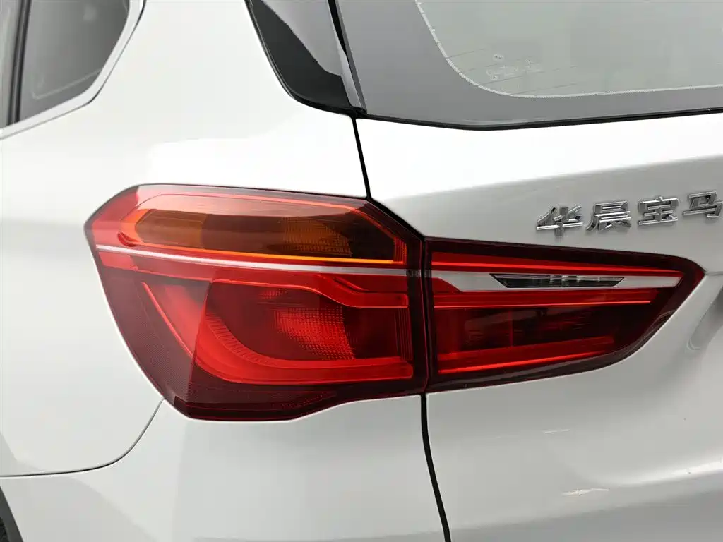 BMW X1 2018 sDrive20Li Leading Model фото 7