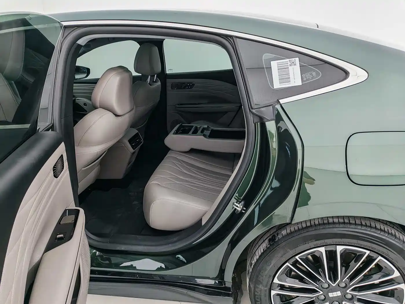 Geely Galaxy Galaxy Xingyao 8 2025 130km EM-i Premium Edition фото 15