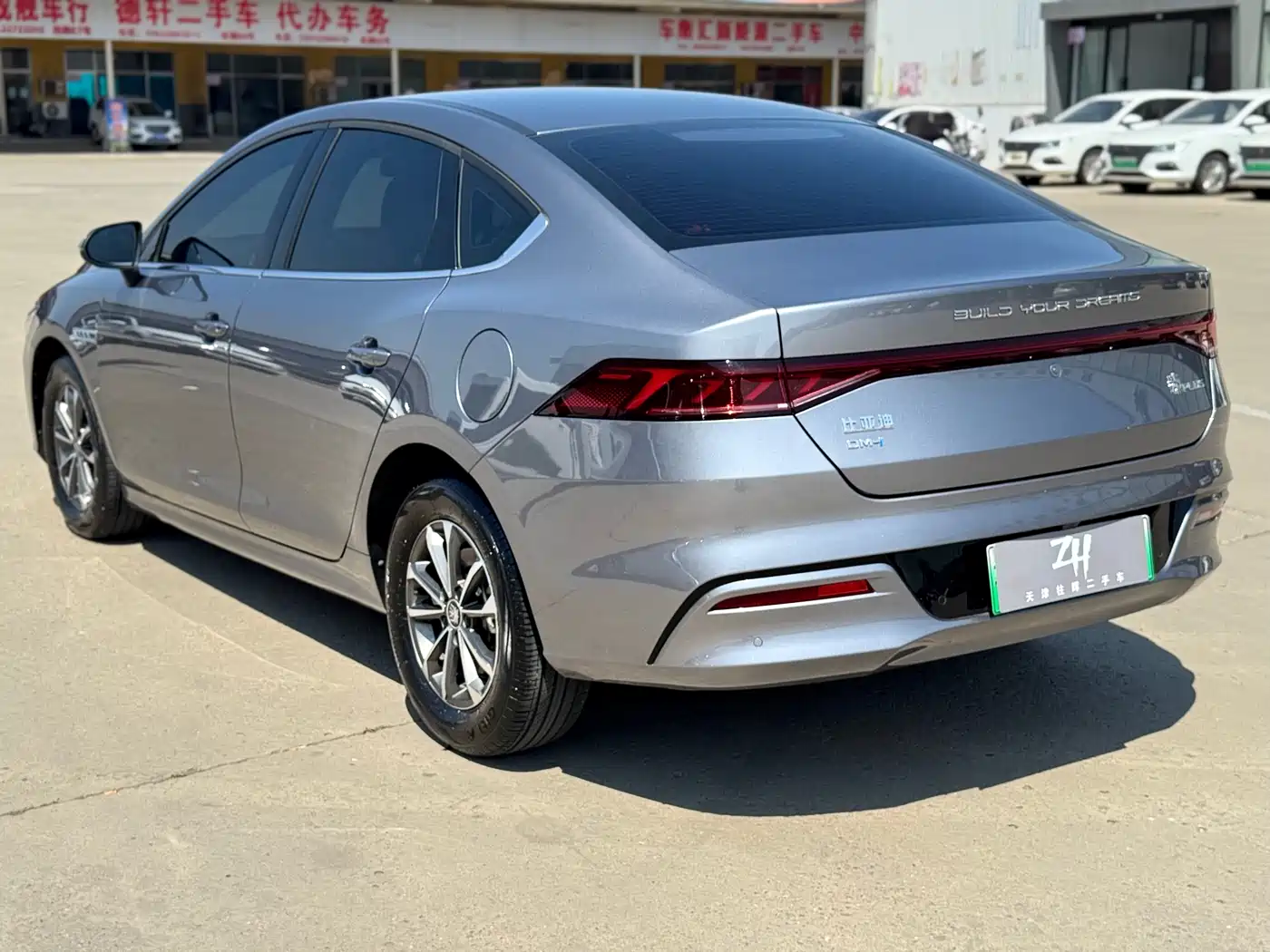 BYD Qin PLUS 2024 Glory Edition DM-i 55KM Leading фото 6