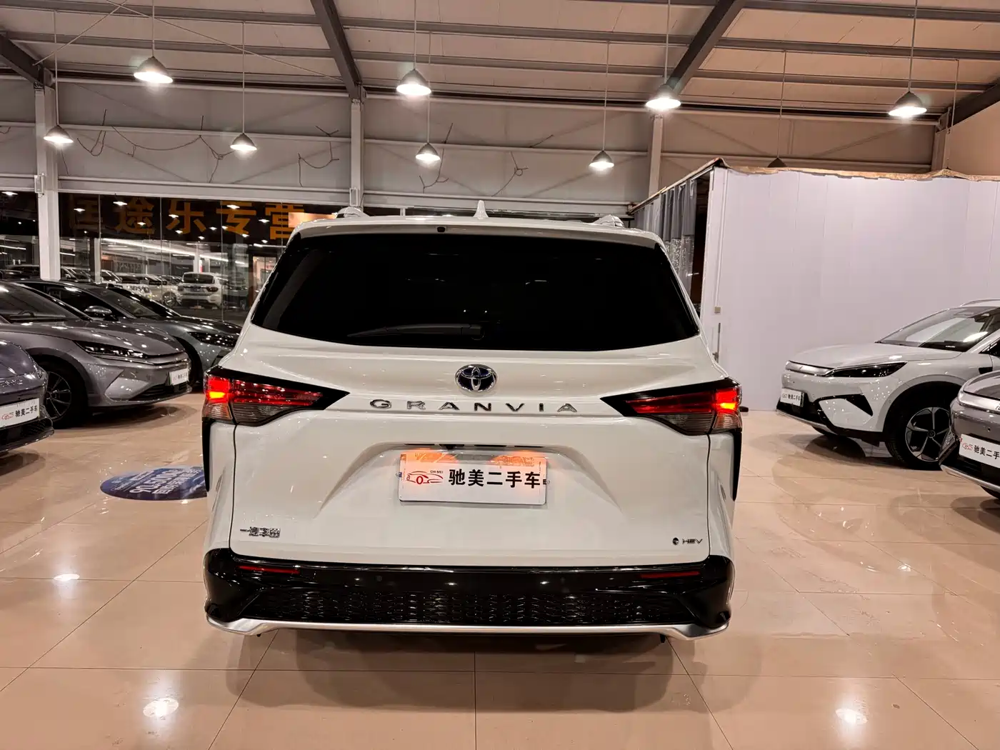 Toyota Granvia 2023 2.5L Hybrid Prestige PLUS Edition фото 6