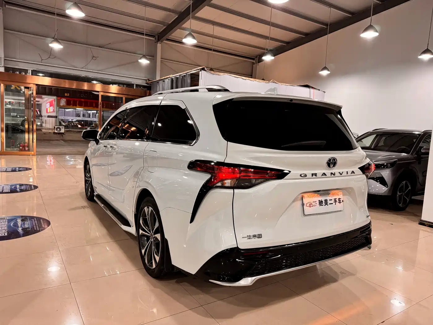 Toyota Granvia 2023 2.5L Hybrid Prestige PLUS Edition фото 7