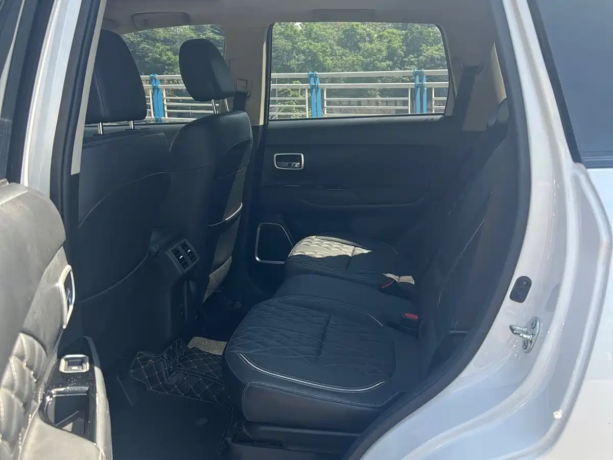 Mitsubishi Outlander 2023 1.5T CVT FWD Premium Edition 5-seater фото 8