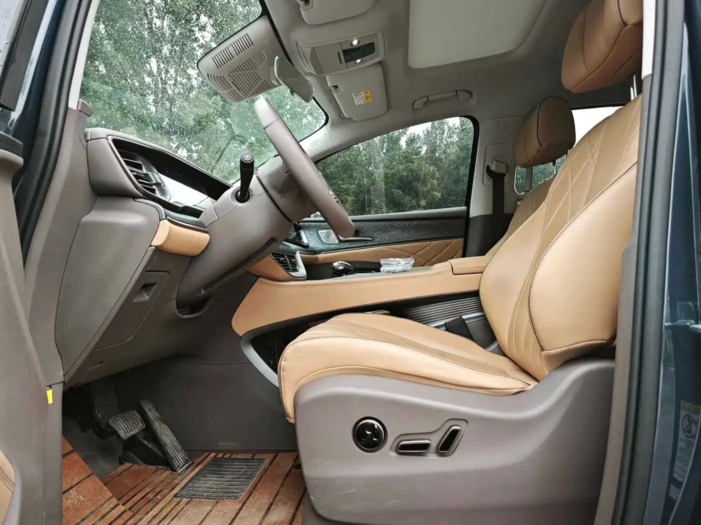 Denza D9 2022 DM-i 1040 Premium фото 5