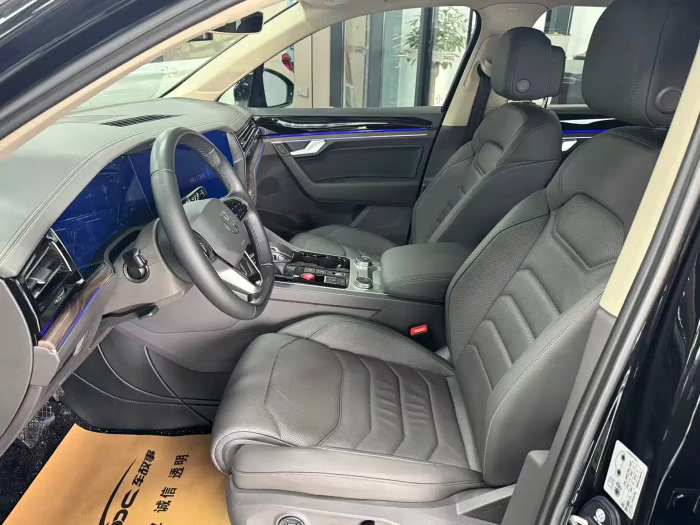 Volkswagen Touareg 2023 2023 3.0TSI R-Line Black Sports Package