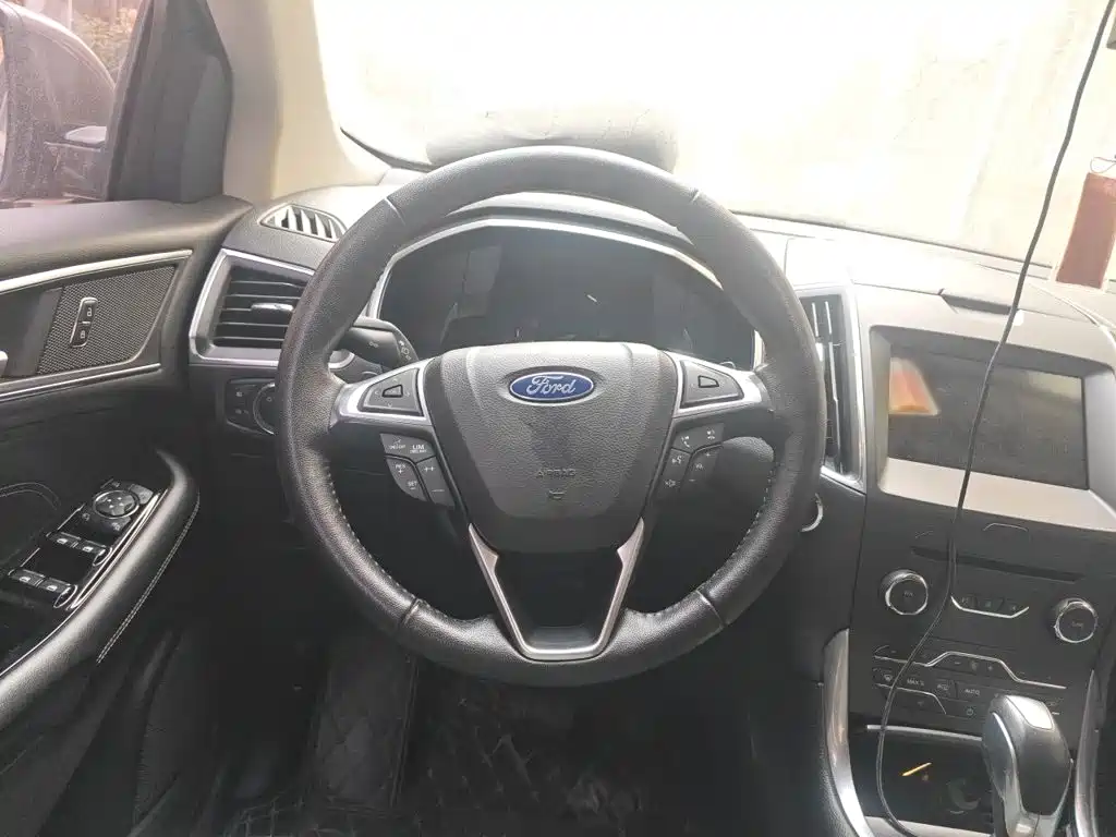Фото 6 - Ford Edge