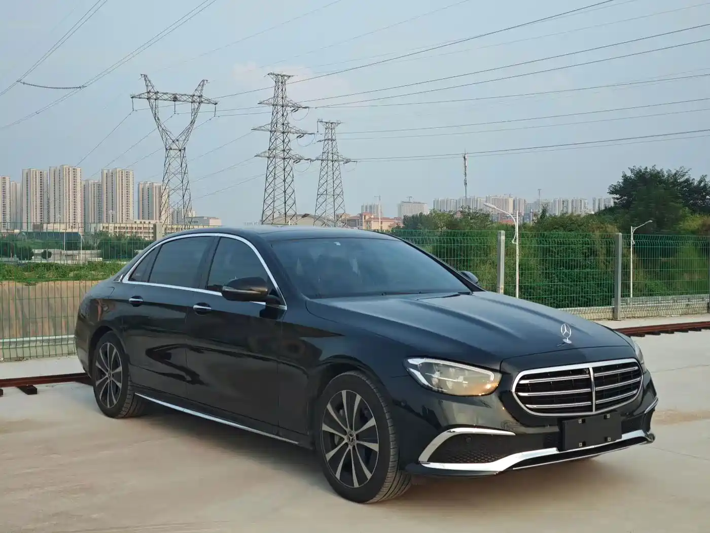 صورة 3 - Mercedes-Benz E-Class New Energy
