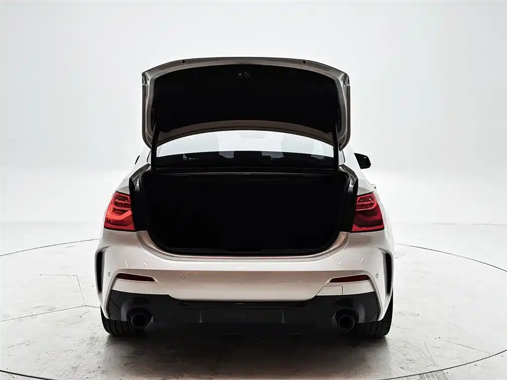 BMW 1 Series 2022 120i M Sport Shadow Edition фото 8
