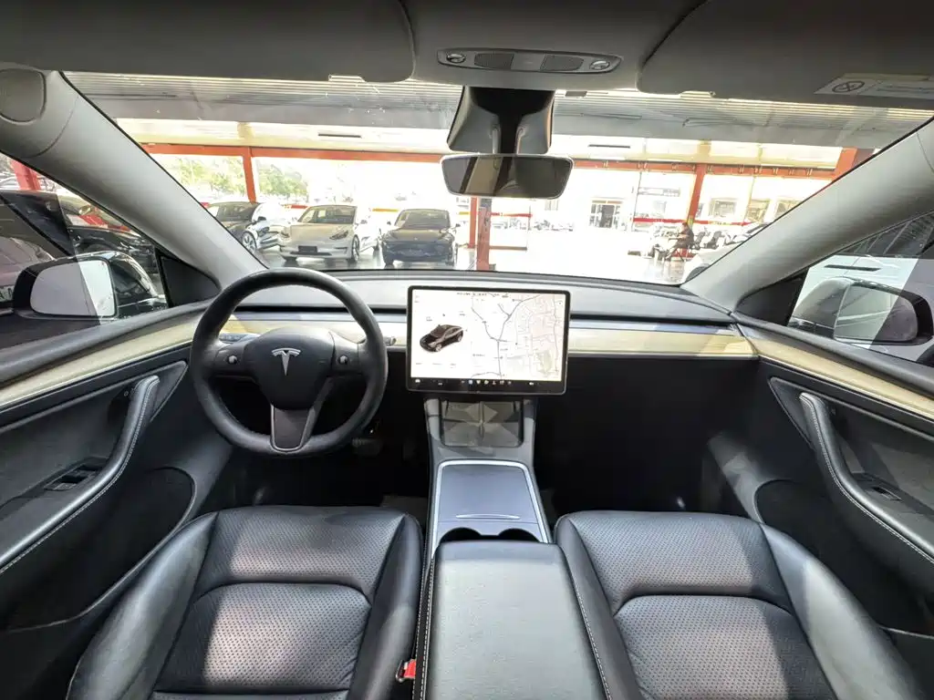 Фото 10 - Tesla Model Y