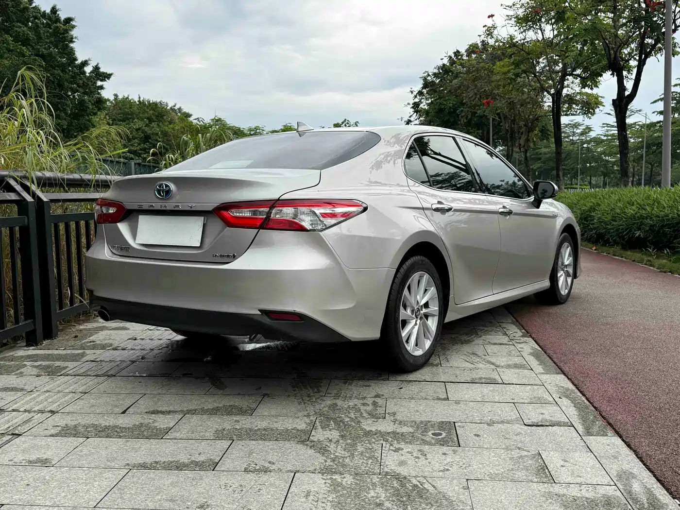 Toyota Camry 2021 Hybrid 2.5HGVP Leading Edition фото 3