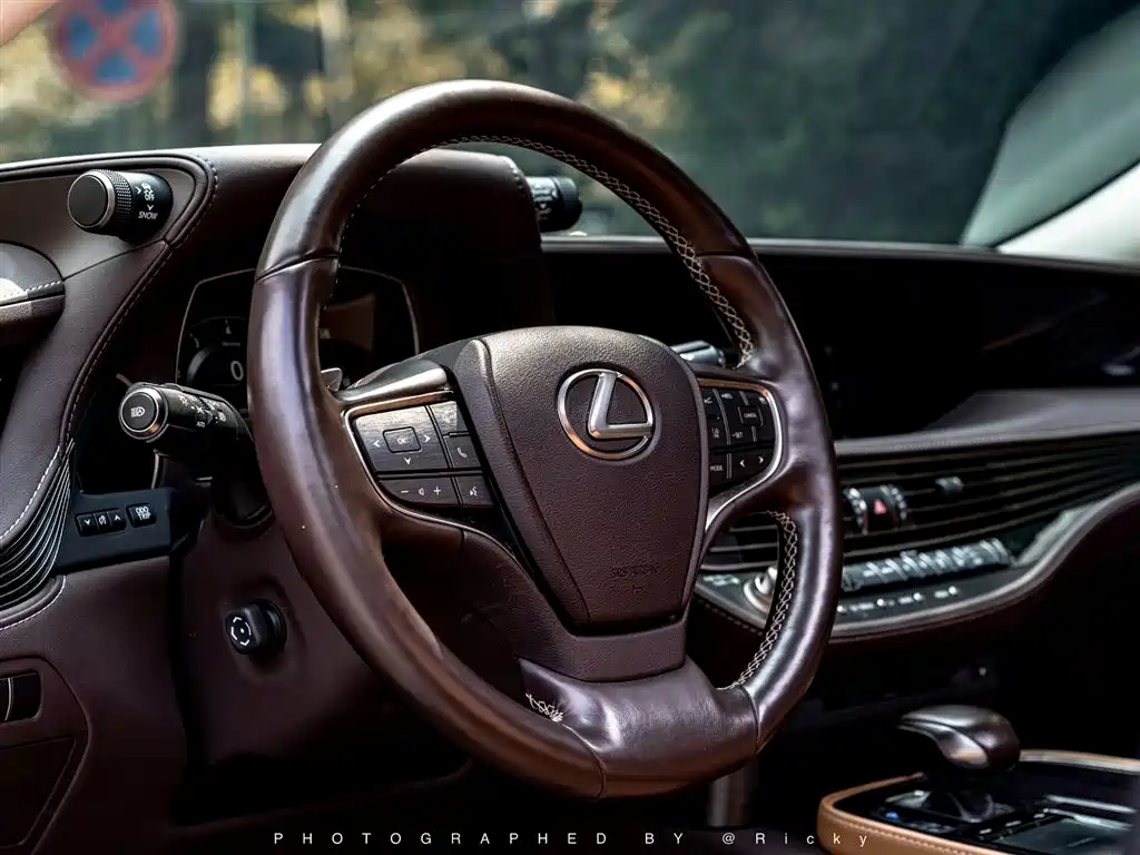 Lexus LS 2018 500h Excellence Edition China V фото 5