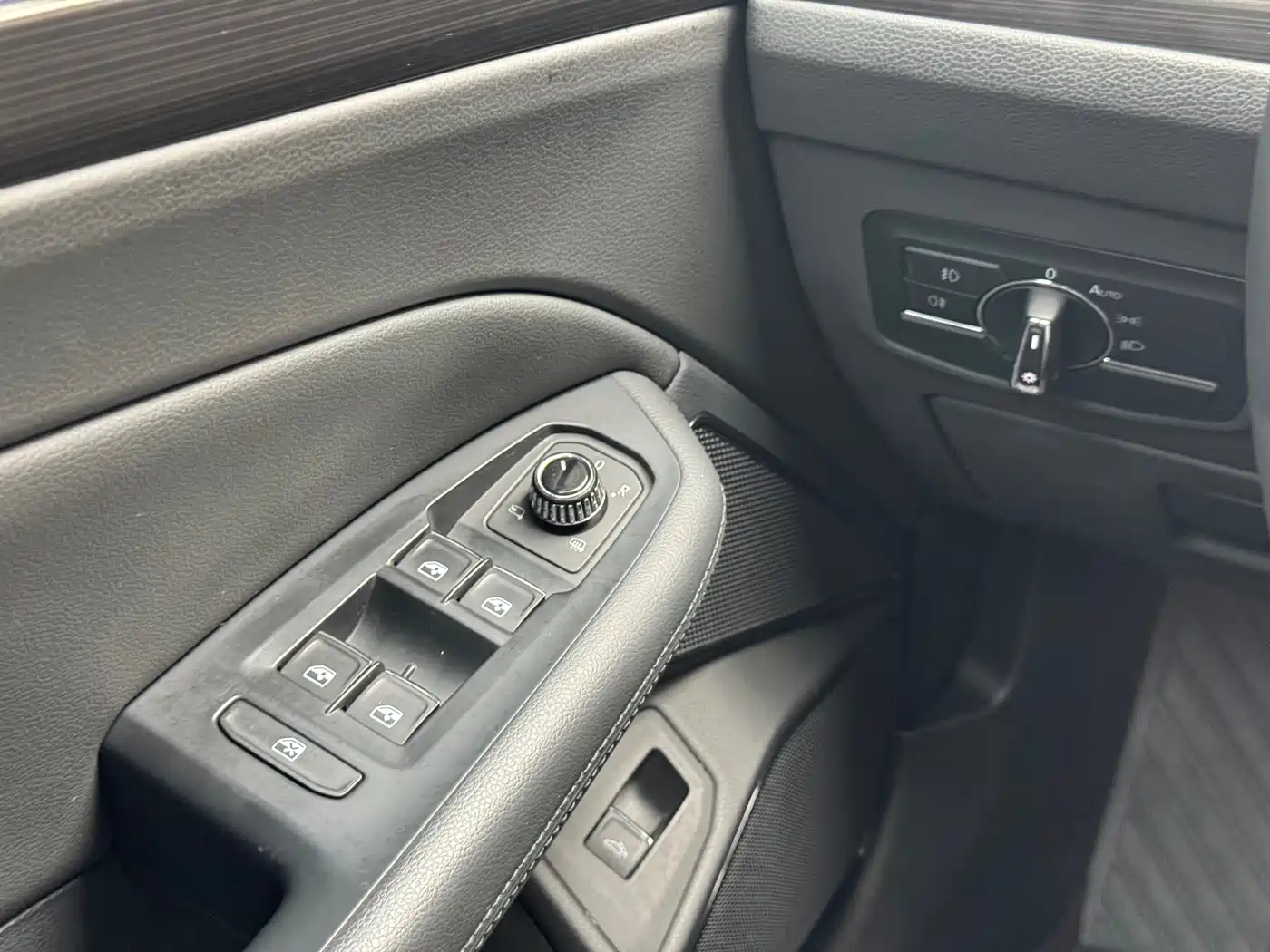 Volkswagen Phideon 2018 Facelift 380TSI FWD Business фото 22