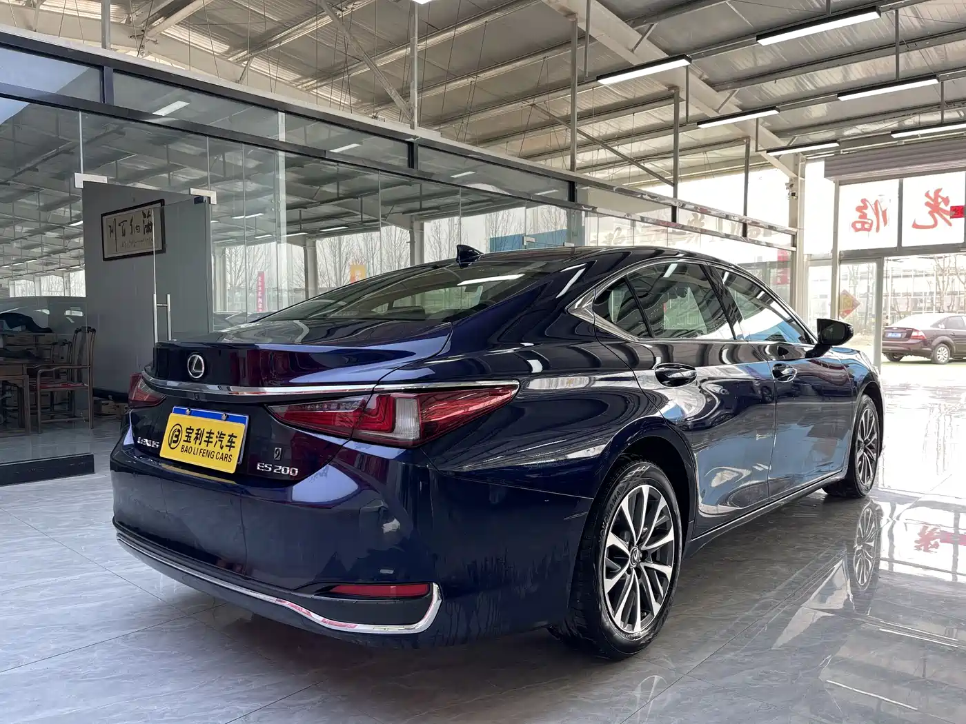 Lexus ES 2023 200 Excellence Edition фото 12