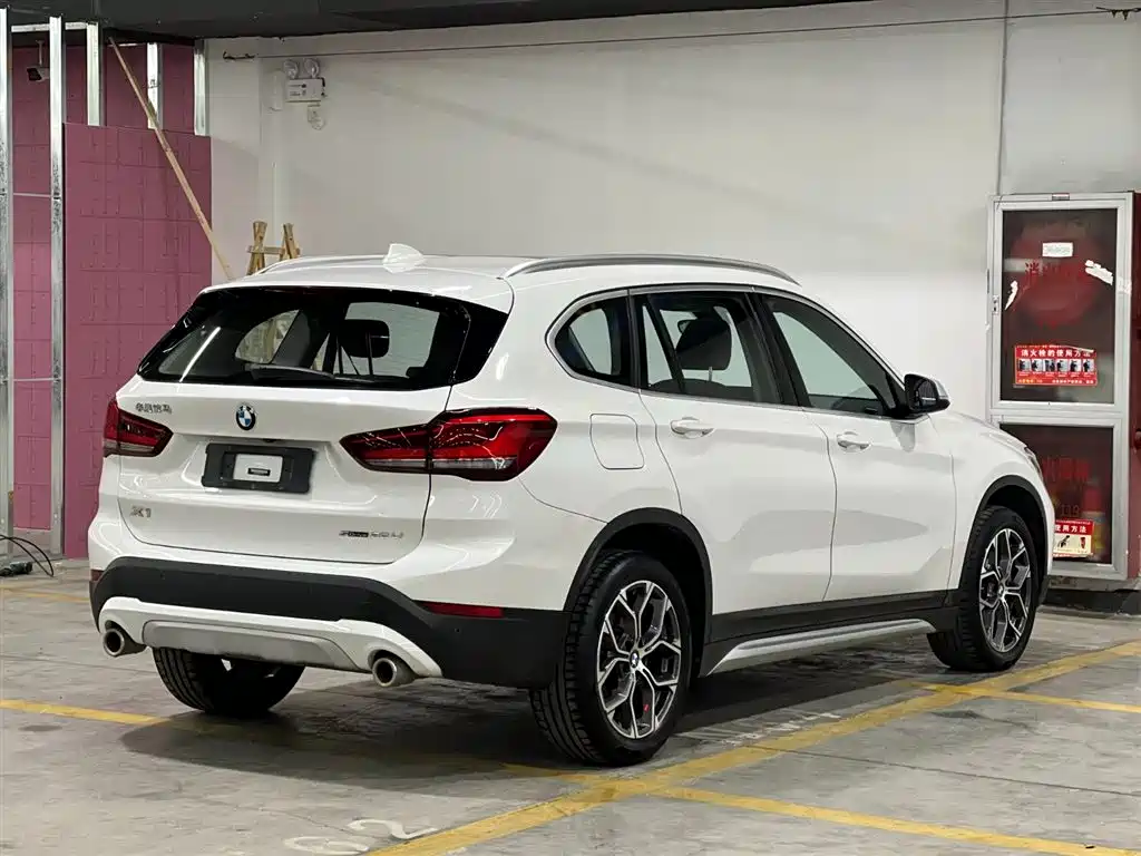 BMW X1 2022 sDrive20Li Fashion фото 5