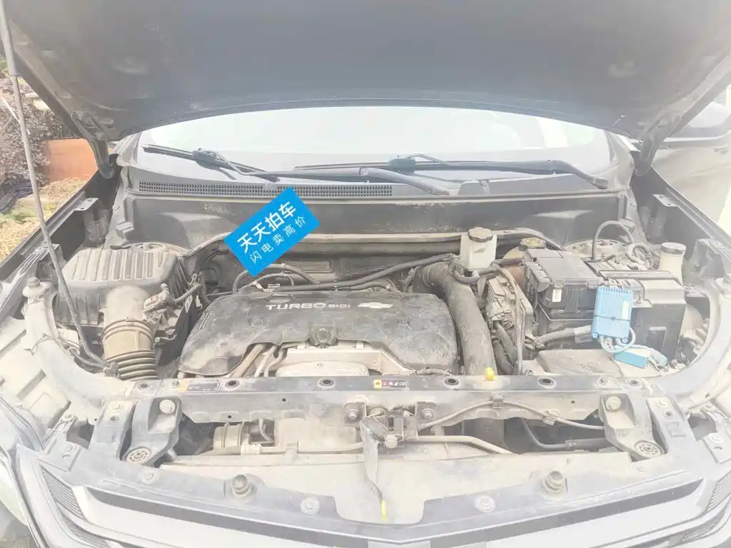 Photo 3 - Chevrolet Equinox
