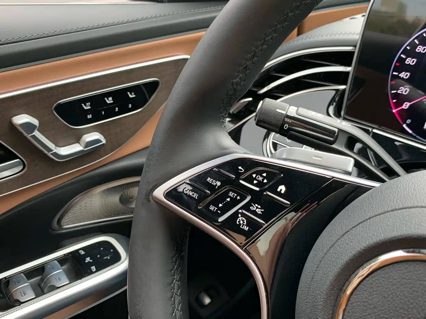 Mercedes-Benz E-Class 2024 Model E 300 L Luxury фото 24