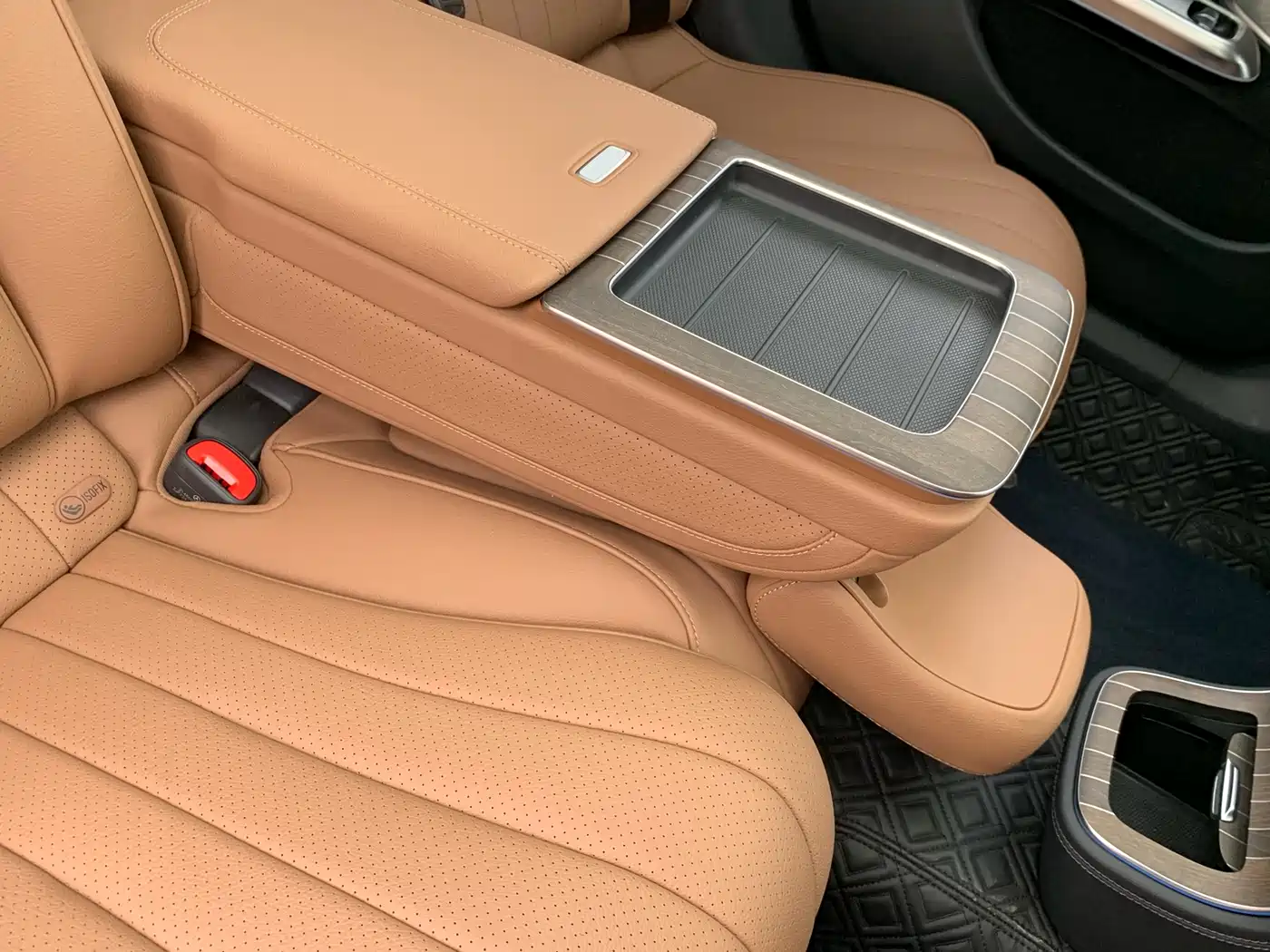 Mercedes-Benz E-Class 2024 Model E 300 L Luxury фото 30