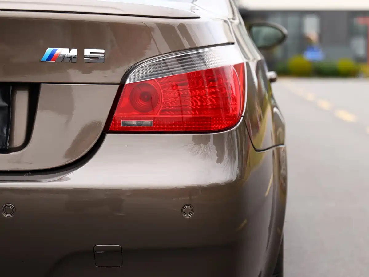 BMW M5 2005 Model M5 фото 8
