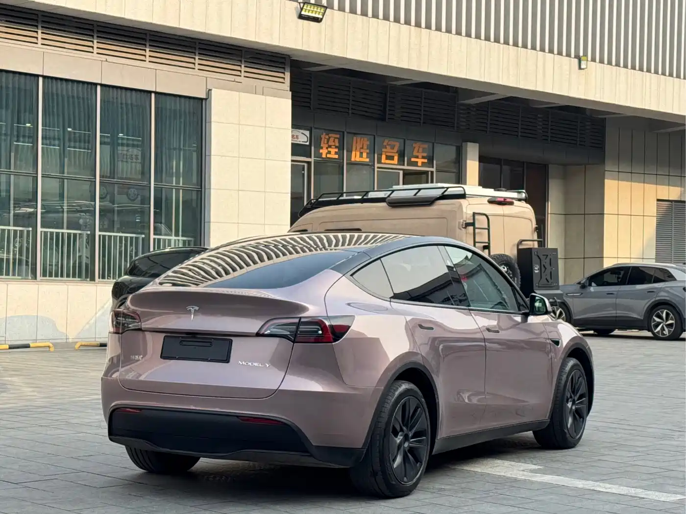 TESLA MODEL Y