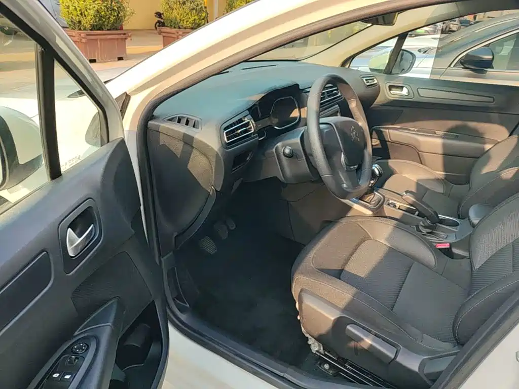 صورة 12 - Citroën C4 C-Quatre