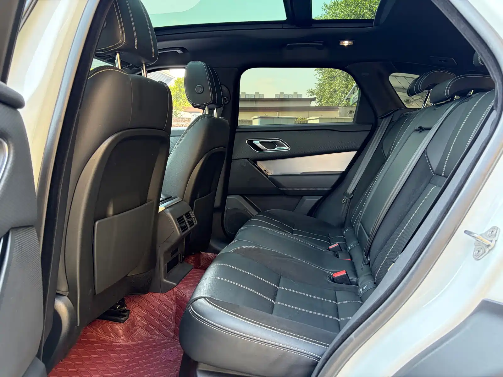 Фото 12 - Land Rover Range Rover Velar