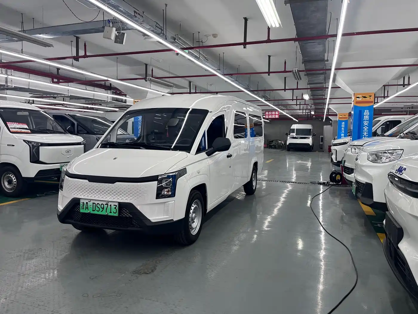 Yufeng Auto Yufeng Golden Warehouse 2025 2025 Passenger Version First Class Cabin