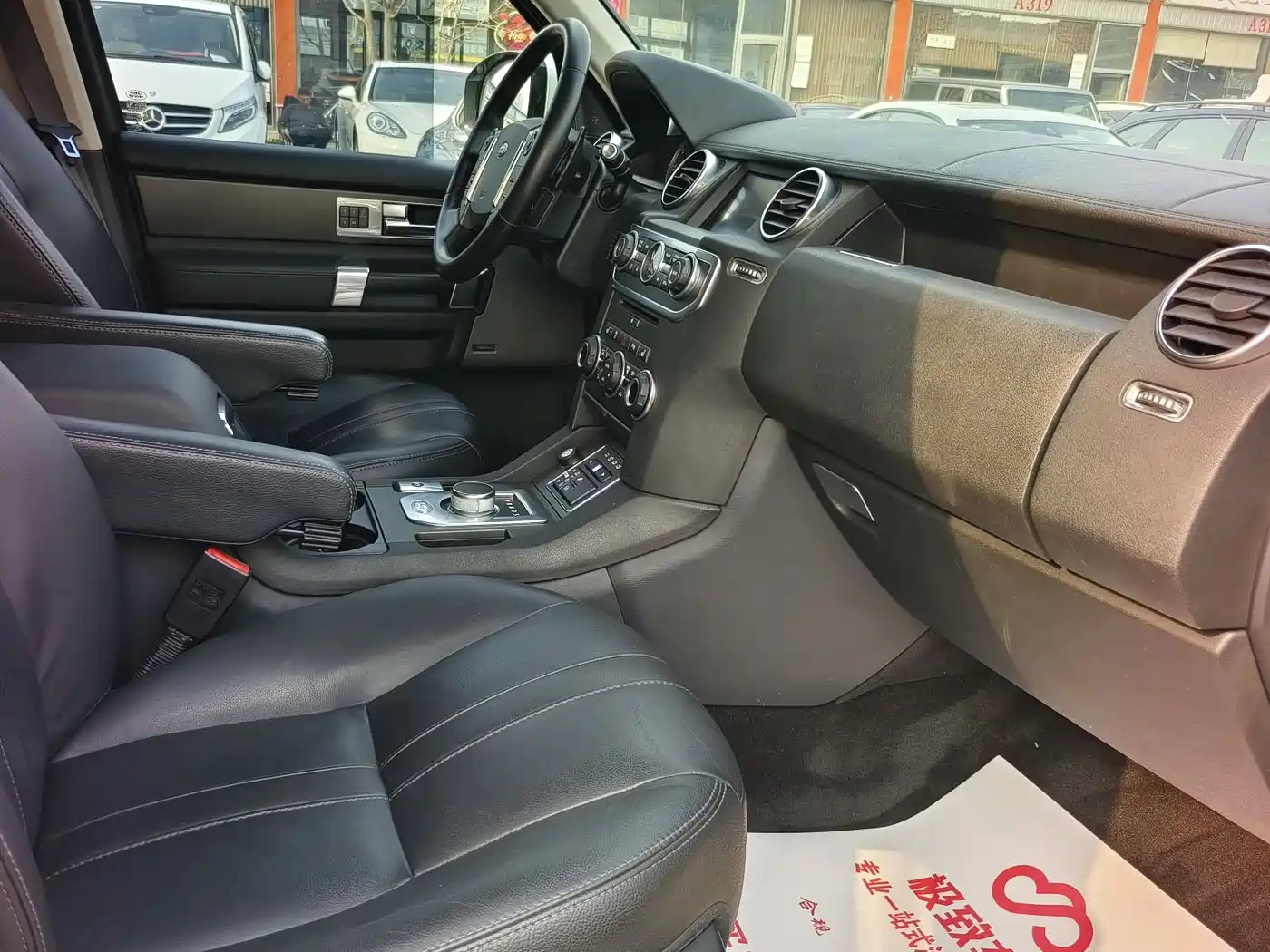 Land Rover Discovery 2015 3.0 SC V6 SE фото 10
