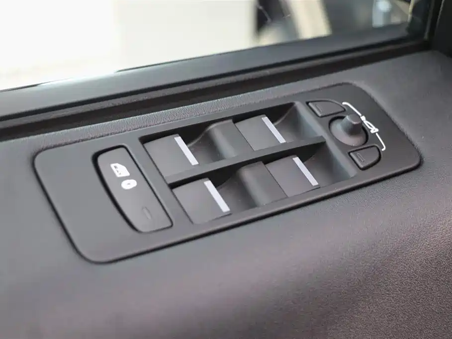LAND ROVER DISCOVER SPORTS