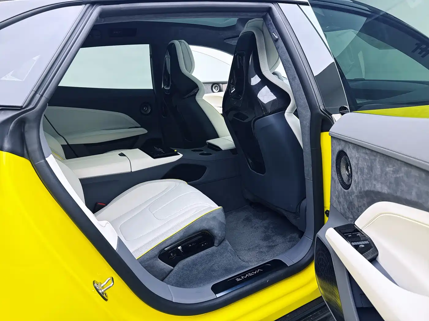 LOTUS SPORTS CAR EMEYA FLOWERS