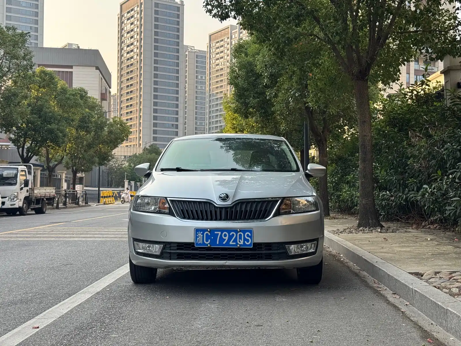 Photo 1 - Škoda Rapid