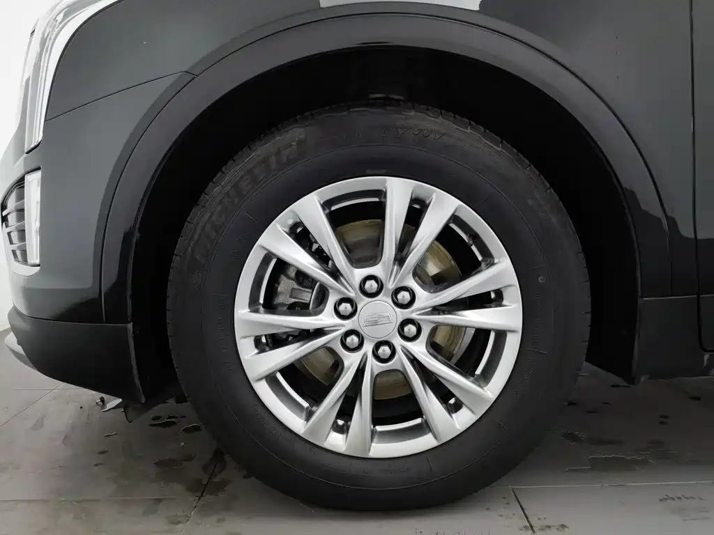 Фото 17 - Cadillac XT5