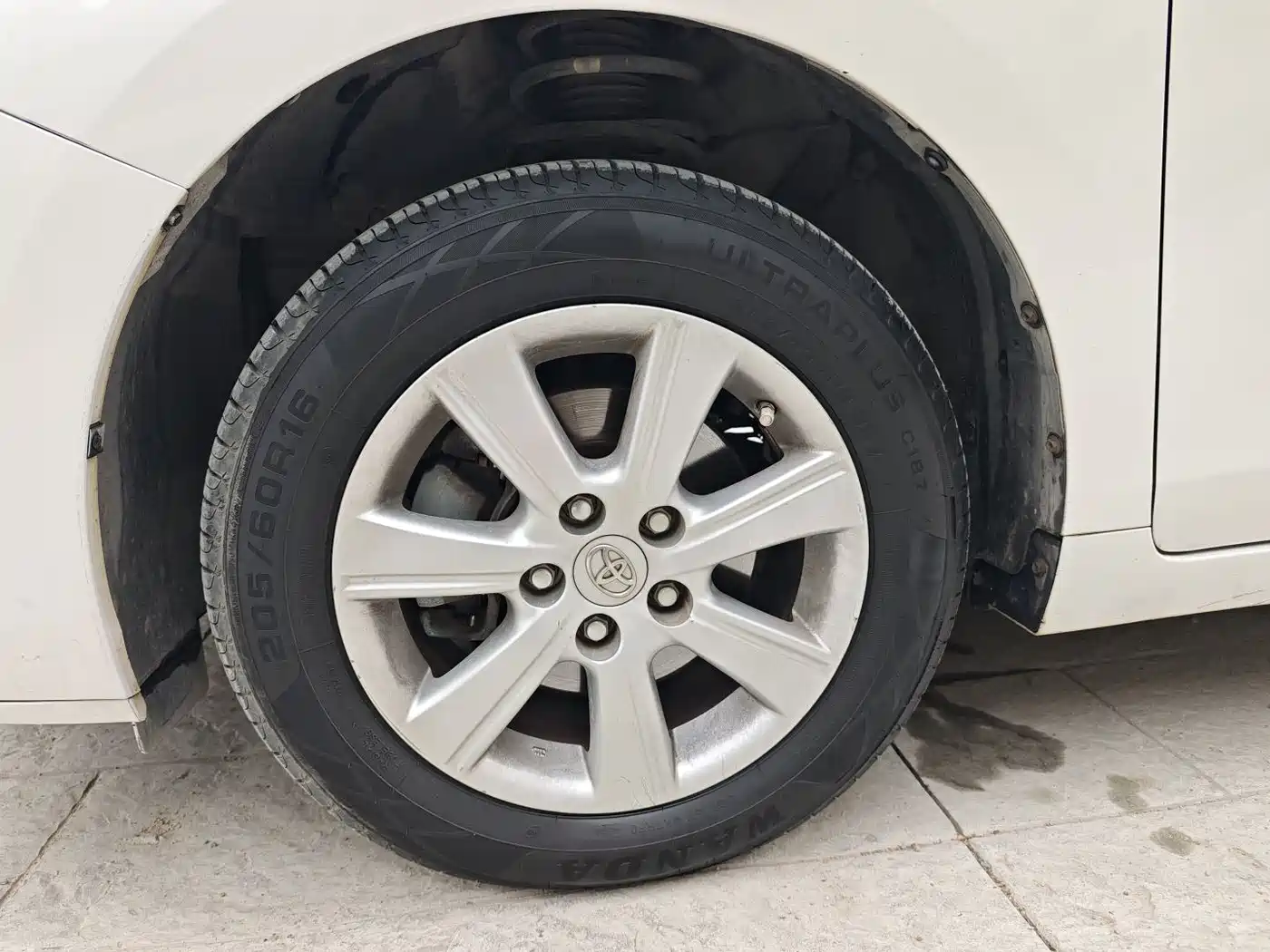 Toyota E'Z 2014 Xingyao 180E CVT Elite фото 15
