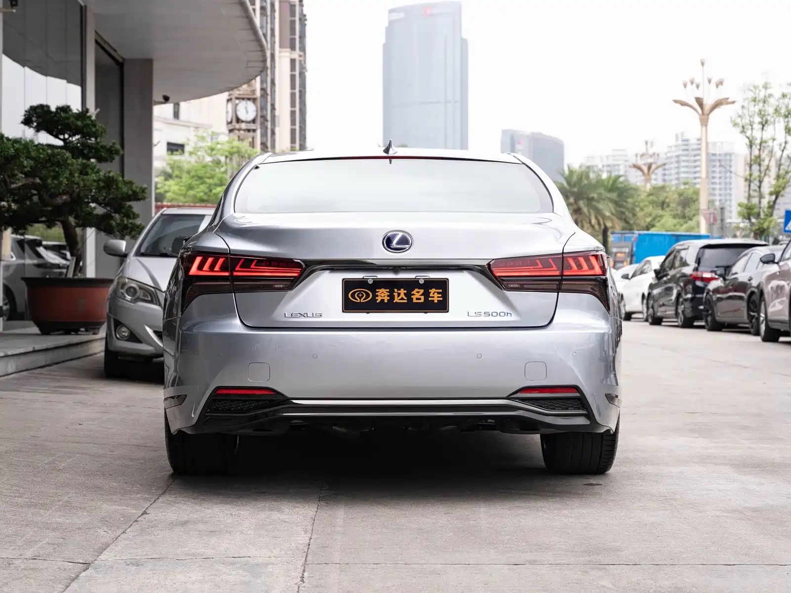 Фото 5 - Lexus LS