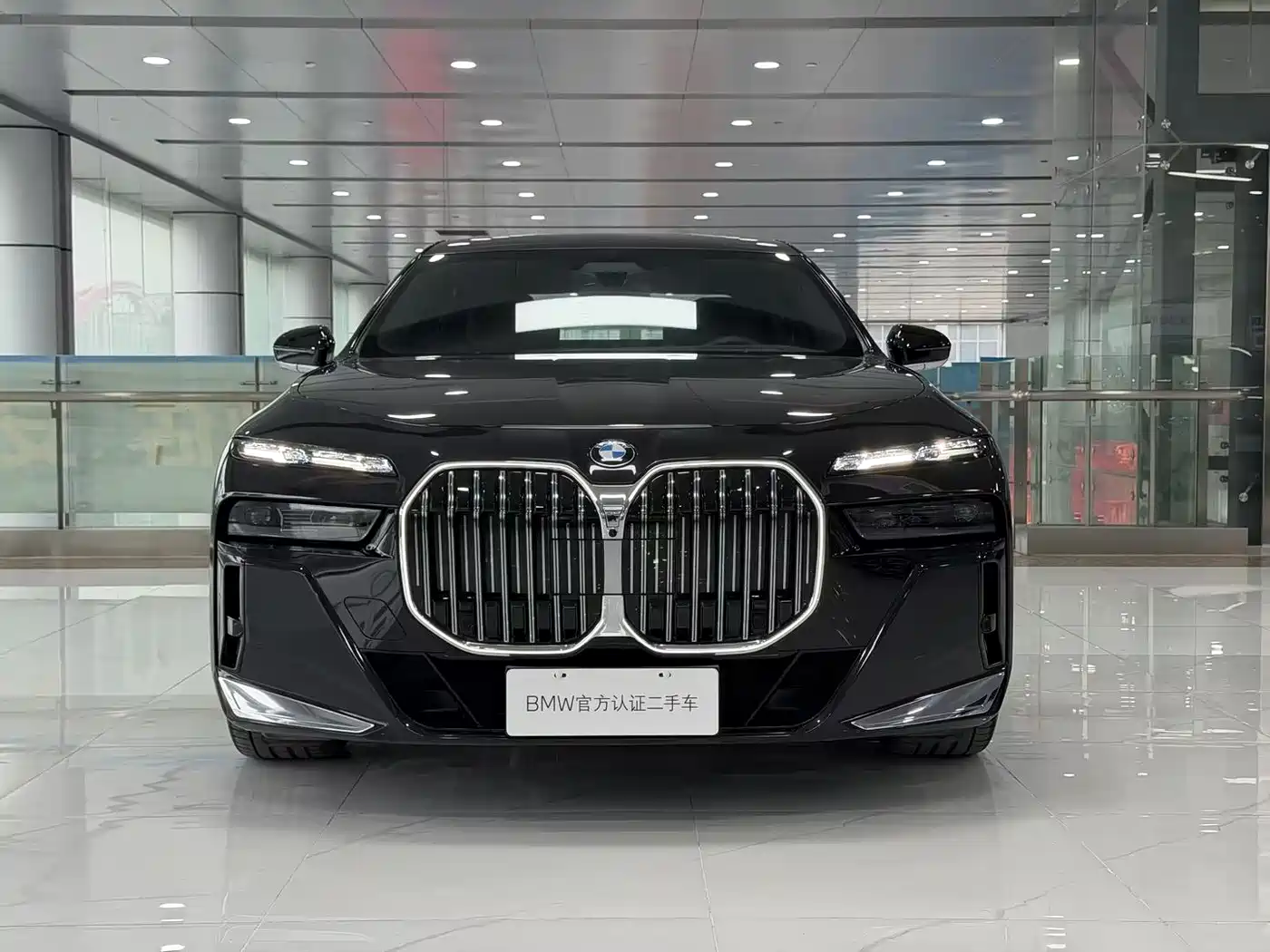 BMW 7 Series 2023 740Li Exclusive M Sport Package фото 2
