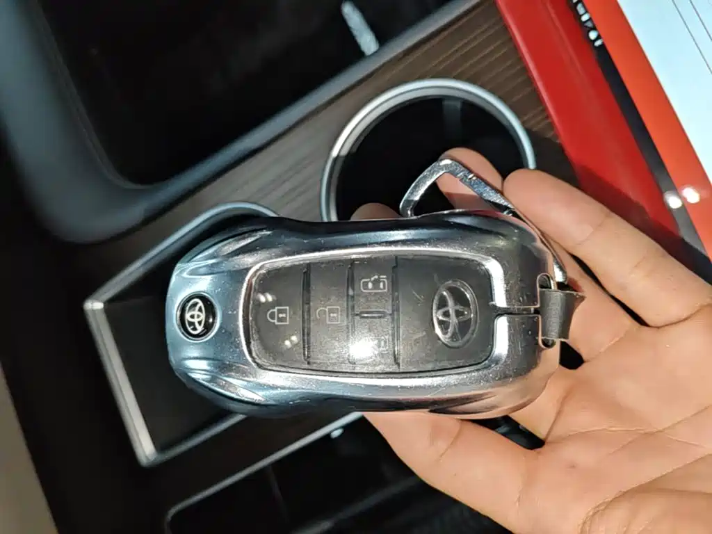 صورة 9 - Toyota Sienna